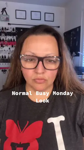 Busy Mondays have casual makeup looks. #mondaymakeup #lupus #eyebrowsonfleek #busywife #smallbusinessowner #dallastx