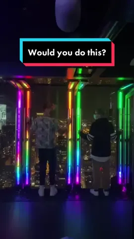 What if it broke tho😳 #chicago #city #360chicago #ledlights #lights #citylights #nightlights #review #travel #trendy #BaseballSzn #NBAChampion #eboy