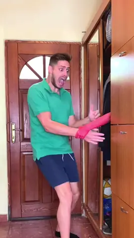 My sister (girlfriend) @alexisfeather and our mom pranked me DAY 12