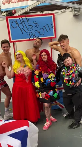 Try before you buy! Justin Bond, Nikita Gold, Davina Starr with the Brit Crew at RuPaul’s Dragcon UK 🤘🏽 #dragsyndrome #drag #icons #dragrace