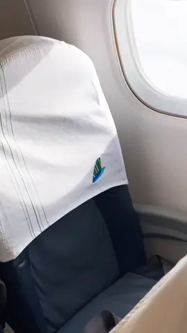 Lần đầu mình bay thẳng Hà Nội - Côn Đảo với máy bay nhỏ Embraer E195. Bay êm, khoang khách thoáng. Dễ chịu! Ngắm cảnh đẹp. #travip #yeumaybay
