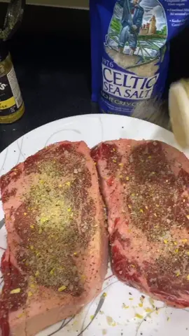 How I Season My Ribeye Steak! #foodforweightloss #tiktokrecipes #homecooking #homecookingshow #homecook #Recipe #recipesforyou #steak #foodtip
