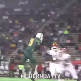 Have the crowd saying 😳 #football #nfl #sports #highschool #collegr #athlete #wow #bighit #fyp #szn #shoutoutot (via moderndaytv/IG)