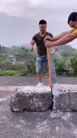 Professional stunts, please do not imitate!#kungfu #master #sport @tiktok