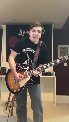 The overdubs in Brian Mays amazing “Killer Queen” solo make it very tricky to play but it’s still super fun! Love this solo! #queen #brianmay