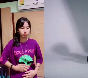 #duet with @gojekthailand ไม่อยากออกไปไหน แต่พอหิวก็ต้องหาของอร่อยมากิน แค่ ให้ Gojek มาส่ง ก็ได้ฟินแล้ว#FoodChangeYourMood #GojekThailand