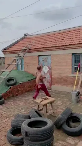 Professional stunts, please do not imitate!#kungfu #master #sport @tiktok