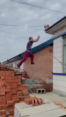 Professional stunts, please do not imitate #kungfu #master #sport