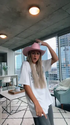 nobody:              me in 5th grade teaching everyone this dance at recess:            #hoedownthrowdown dc: @mileycyrus