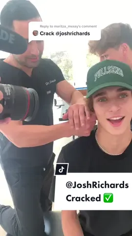 @joshrichards CRACKED ✅ ( COMMENT WHO SHOULD I CRACK NEXT? ) #asmr #chiropractor #satisfying #swayla #swayhouse