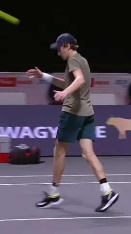 Missed smash ❌ Missed header ❌ #tennis #fail #sports