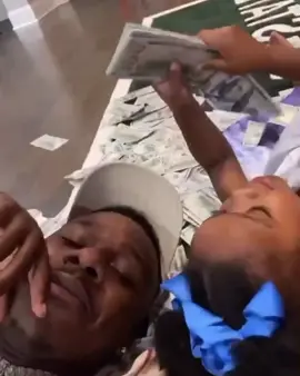 #DaBaby’s daughter playing with bands! 💰😂  (IG:dababy) #fyp #family #viral