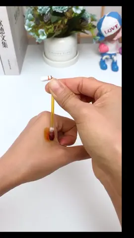 Accidental injury, use iodine Q cotton swab to clean the wound