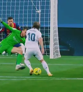 Golazo de Modric para sentenciar el 3-1 en el Campnou #futbolespaña #realmadridfan #realmadridfanclub1 #lukamodric10 #lukamodrić #lukamodrich