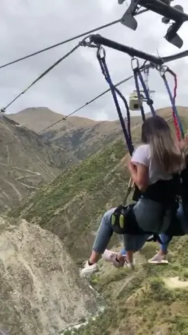 This is absolutely intense 😳 (bestpartofworld/IG) #swing #thrill #heights