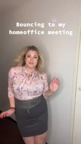 Bosslady coming to join Teams at home office 💪🏻 #bosslady #over30 #over40 #entrepreneur #tiktokfinland #fyp #teams