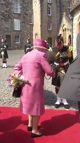 #thequeen #britain #british #royal #royalfamily #Scotland #england #britishroyalfamily #britishroyals #shetlandpony #fy #fyp #queen