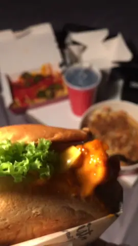 عندكم صديقات زي صديقتي قلتلها مشتهيته وطلبت لي 😭♥️  #اكسبلور #ويستر #برقر #عشاء #عشا #طلب #مطاعم #هنقرستيشن #مرسول #طيبه #يارب #يوسف #ةةة #شيلات #غ