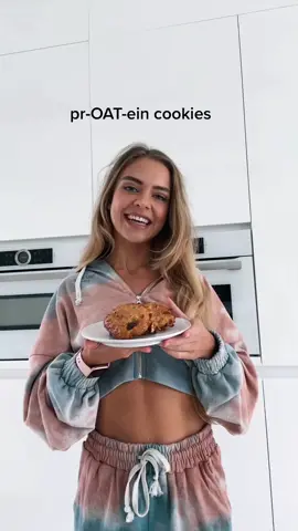 easy protein oat cookies! fav fall breakfast