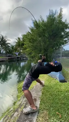 This man REALLY be fishing...🤣😳 #fish #fishing #fyp #foryou #ryanizfishing