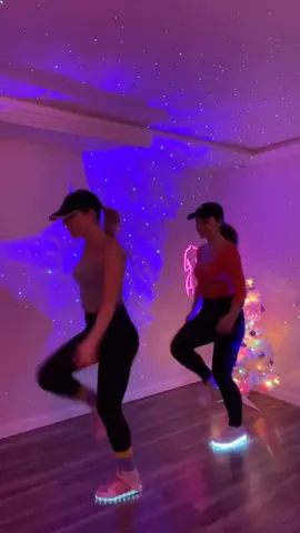 Shuffling with my girl 🥰❤️ @dianaxohh #shuffle #shuffledance #shuffletutorial #fyp #foryoupage #dance #cuttinshapes