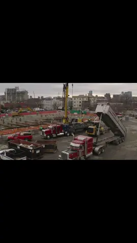 #bostonconstruction #fyp #sitecontractor #urbanconstruction #boyntonyards #caterpillarequipment #peterbilt #wlfrench #wemoveboston