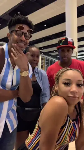 Fun in the #LasVegas #FashionShowMall 🤪 #TreasureChallenge