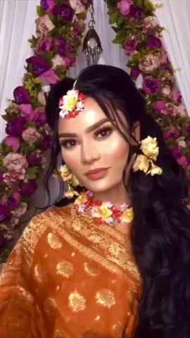 Traditional Bengali Gaye Holud Makeover 🌺🌼🇧🇩🧡 How do you feel about this floral look? @nadiyamdarr #Bengali #gayeholud #bengalimodel #saree