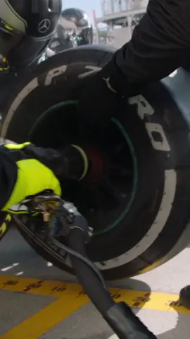 watch the nut! 🔩👀 #f1 #sports #slomo