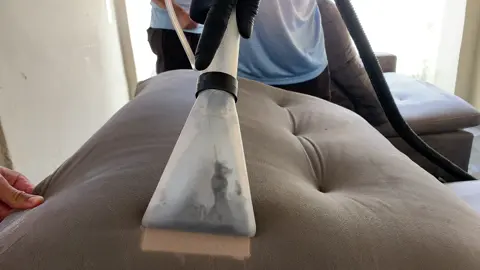 Seu estofado está SUJO, MANCHADO ou com mau ODOR? 🙁 Olha só isso!!! #impermeabilizaçãobauru, #blindagem, #lavasofa, #lavagemdesofa