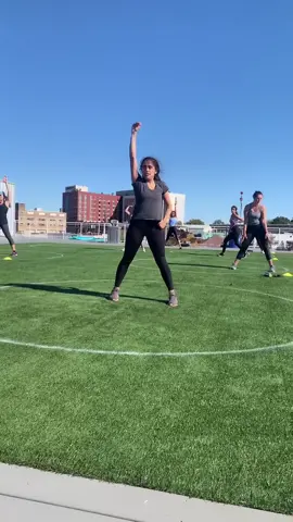 Always making sweat sexy 😏 #dancecardio #cardiodance #outdoorworkout #socialdisdancing #305fitness #WorkoutRoutine #Funfitness #fitnessisfun