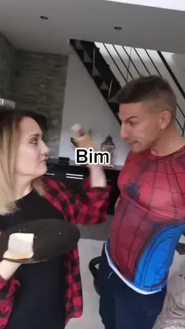 Quand tu fais un écart et que tu te fais engueuler par ton coach @peperlevilone ❤️#humour #claque #OhNo