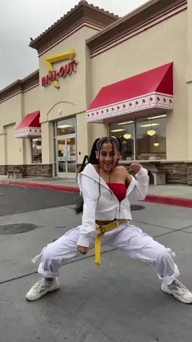 The people in the drive through line 👁👄👁    🎶: @mulatto dc: @enola.bedard