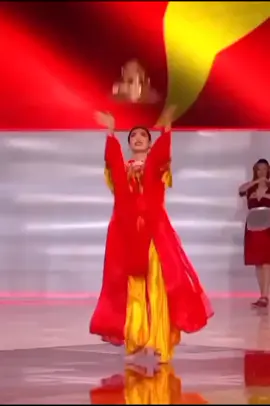 Lương Thùy Linh - Mang nét đẹp văn hóa Múa mâm của Việt Nam đến với Miss World 2019 🇻🇳❤️ ! #luongthuylinh #missworld #missvietnam #chuyenhoahau .