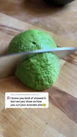 I just make sure the knife is clean and I wet it a little too before cutting #avocado #howto #HolidaysOurWay #Reply to @bradmann0815