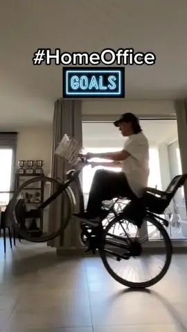 Teacher: “The online class is about to start☝️”  @vikigomezbmx : Coming!!! #bmx #homeschool #homeofficechallenge