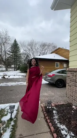 This song is all over my fyp today, had to make one ☝️. Anyways did y’all notice something?? #desilook #saree