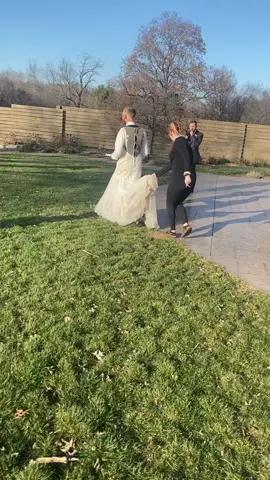What are best mans for? Here he thought he was going to be seeing his soon to be bride 😂 #wedding #kern2020 #firstlookprank #firstlookwithgroom