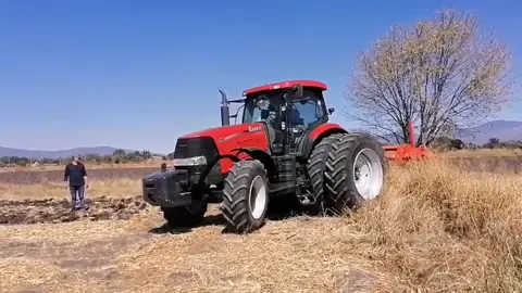 Tractor Case puma 210 🚜El corridon de mi compa Rodri 🐎puro Hernández 🍓#mexico #fresas #agriculture #tractor #case #day