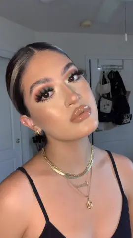 I’ll stick to tutorials bc transitions are NOT my thing 🤣🤣 #makeupartist #mua #vegasmua #goldjewelry