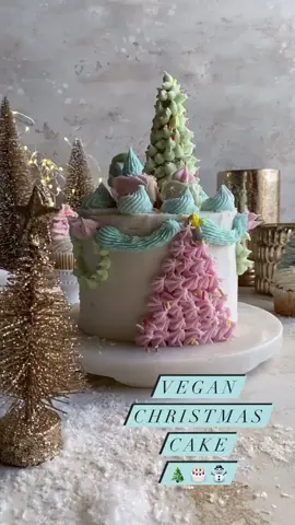 Vegan Christmas tree cake for the holidays 🎂🎄☃️ full recipe: thebananadiaries.com #cakerecipe #cakedeorating #fypシ #foryoupage #veganfoodie