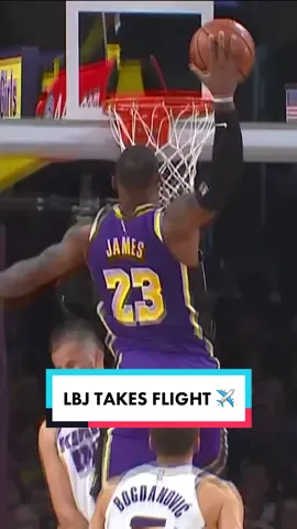 Here comes LBJ! 👀 #NBA #Dunk #Highlight
