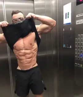 Bora #treinar ? #abs #landerlan #leostronda #elevador #fit #Fitness #fitnessmodel #body #treino #gym #muscle #workout #academia #barriga #mascara