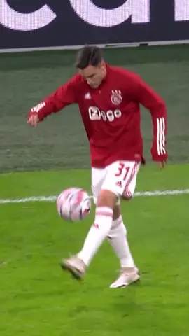 Tagliafico tribute to Maradona 🙏🏼💙🤍 #maradona #eterno #diego #napoli #fcbarcelona #argentina #football #ziggosport