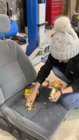 Что делать когда где то образовалась дырочка?😄 #настятуман #тупойлайфхак #шуткаминутка #нечпек