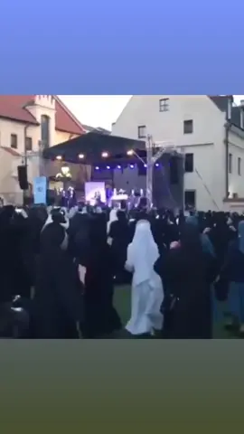 #монашкитанцуют