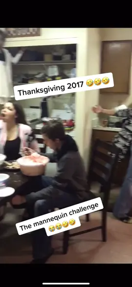 #WalmartSyncAlong #GivingThanks #fyp #foryoupage #thanksgiving #givingthanks #givethanks #family #thanksgivingdinner #nocapcurrly #mannequinchallenge