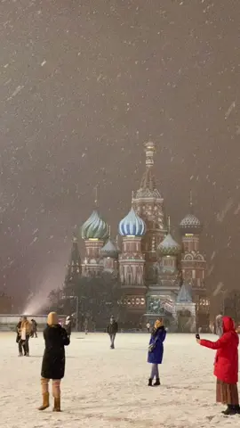 Let it snow let it snow let it snow #snow #winter #winterwonderland #christmas #xmas #moscow #beautiful #снег