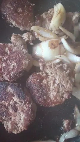 1 Skillet Breakfast Turkey Sausage, Egg and Cheese Melt with Sauteed Onions #goodeatswithKoko #fyp #Thanksgiving2020