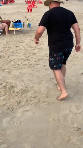 Quase apanhei novamente kkkkkkkkk.          #humor #thyagoalexsander0 #guaratubapr #curitiba #risada #pegarinha #praia